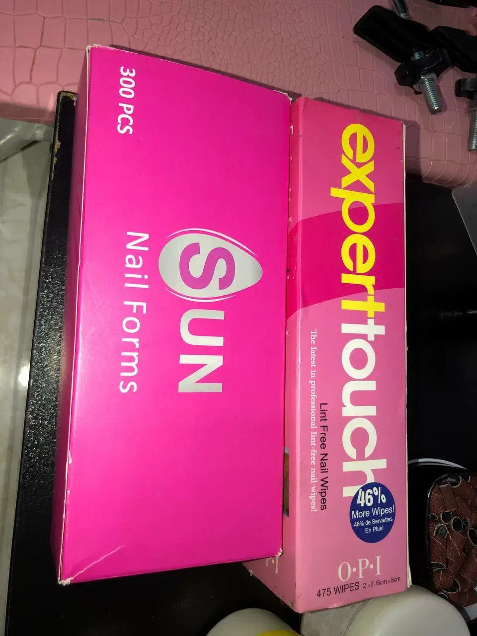 وسایل کاشت ناخن|آرایشگاه و سالن‌های زیبایی|بومهن, |دیوار