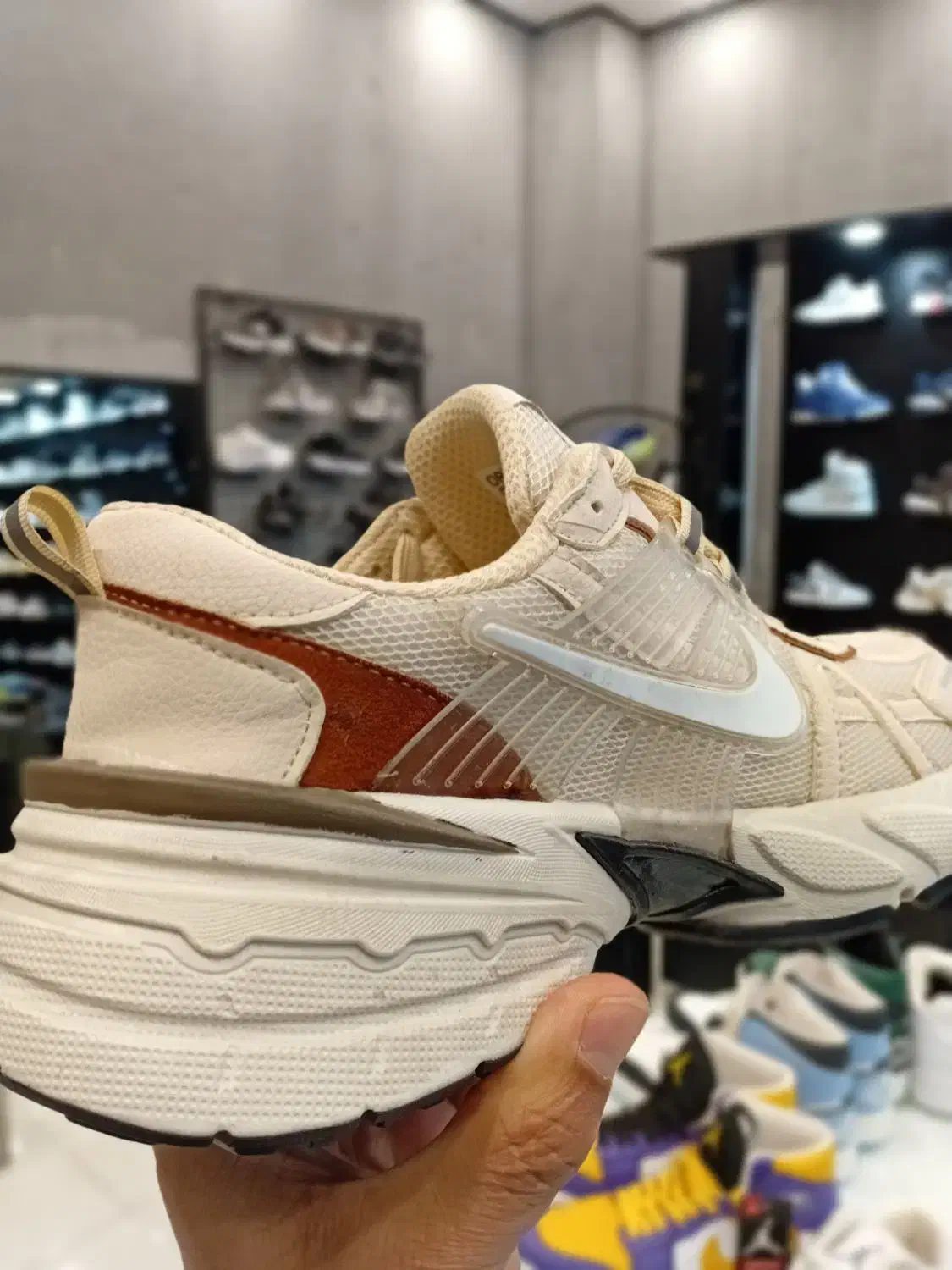 نایک V2k موکا پرطرفدار|کیف، کفش، کمربند|فریدونکنار, |دیوار