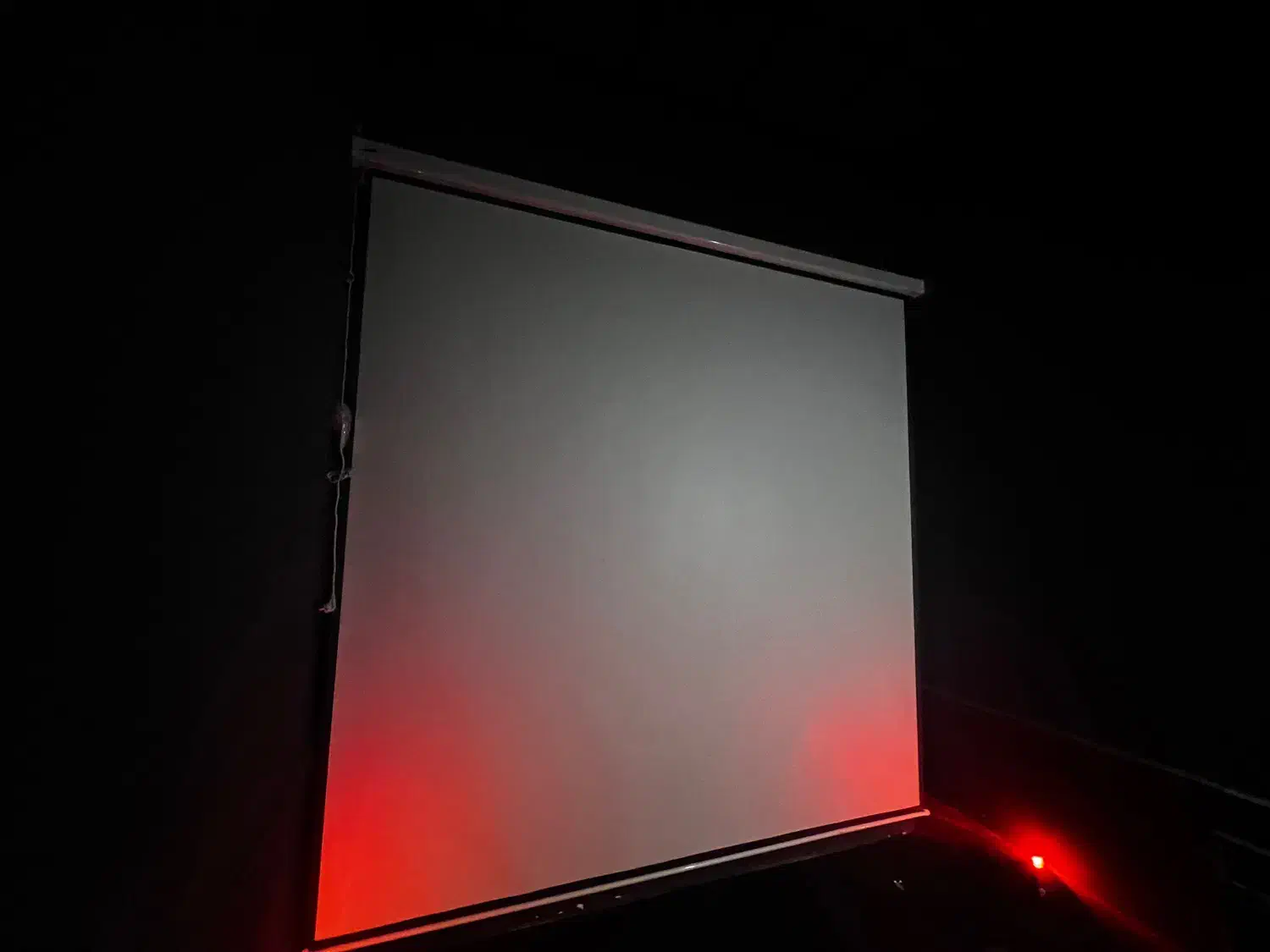 پرده نمایش|تلویزیون و پروژکتور|تهران, آبشار تهران (دریاچه)|دیوار