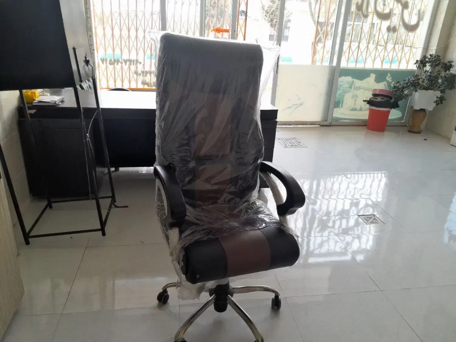 فروش میز مدیرت وصندلی|مبلمان اداری|گلپایگان, |دیوار