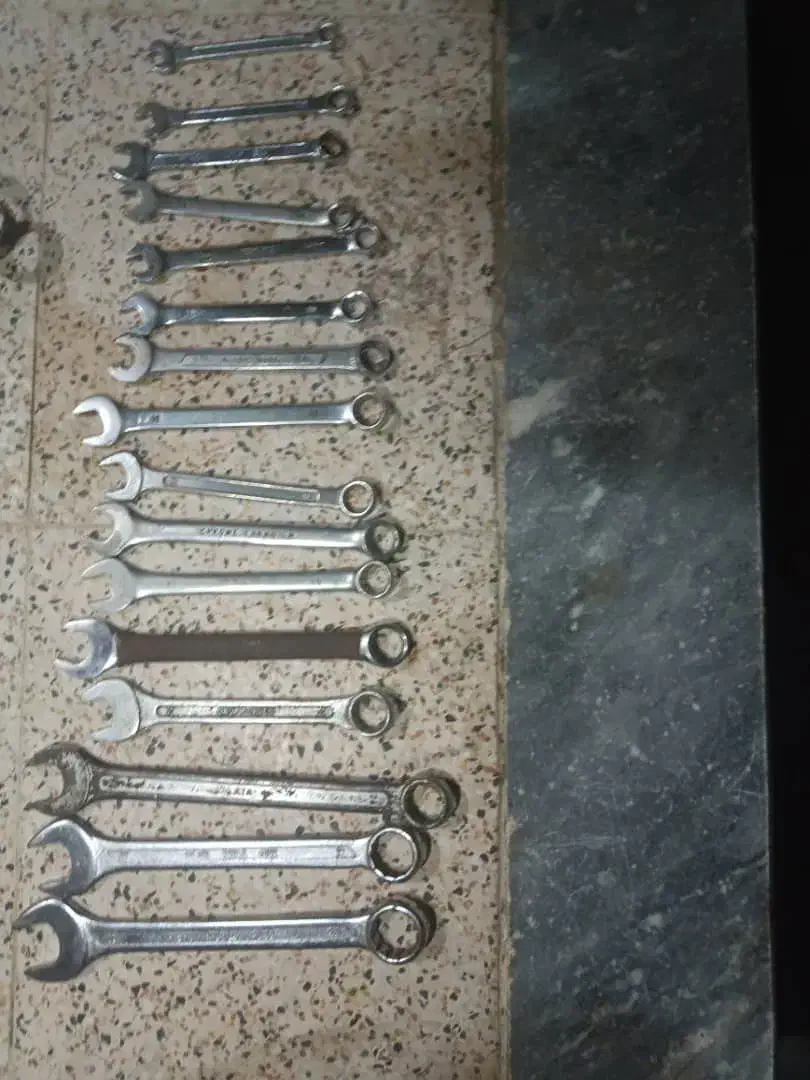 فروش تعدادی ابزار و اچار و جعبه فلزی بزرگ|ابزارآلات|شیراز, میانرود|دیوار