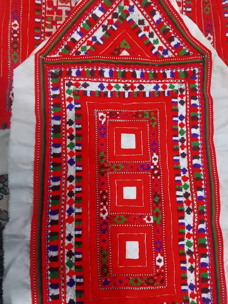 زی آستین|لباس|مهرستان, |دیوار