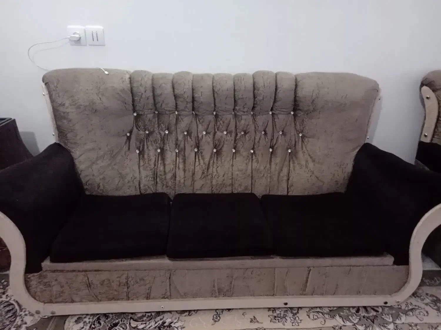 مبل به علت بکمبود جا بفروش‌میرسد|مبلمان خانگی و میز عسلی|تربت‌حیدریه, بالا ولایت|دیوار