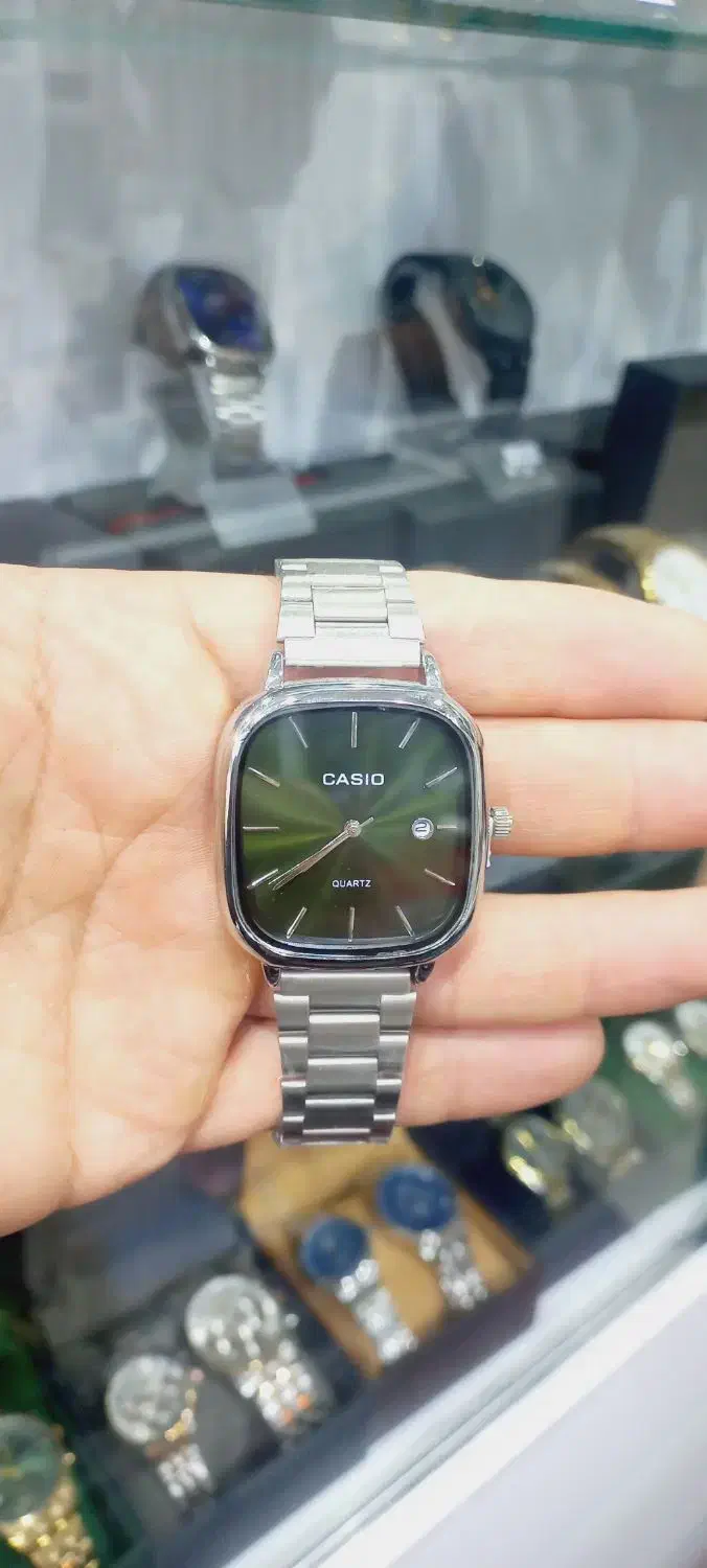 ساعت مردونه|ساعت|نیشابور, محله میدان باغات|دیوار