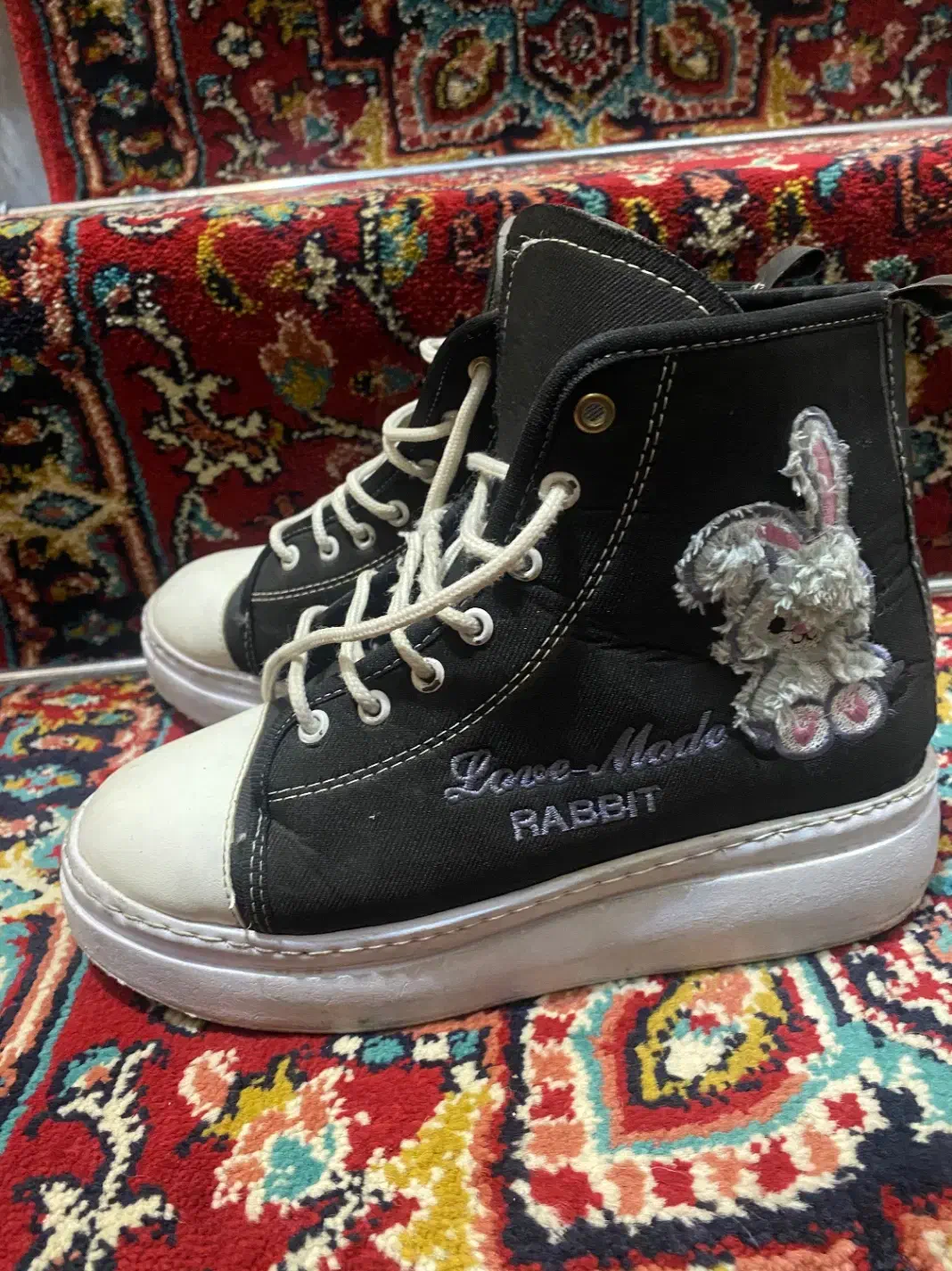 کفش|کیف، کفش، کمربند|اهر, |دیوار