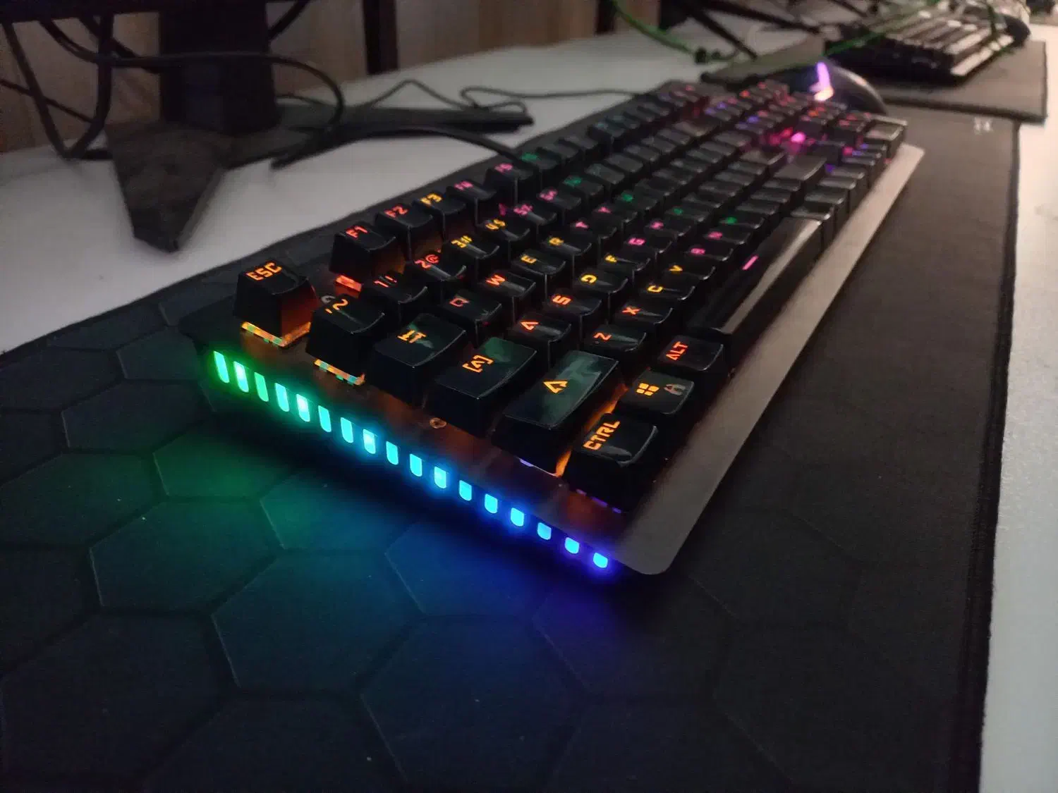 کیبورد مکانیکال FULL RGB کیبورد گیمینگ|قطعات و لوازم جانبی رایانه|قم, بنیاد|دیوار