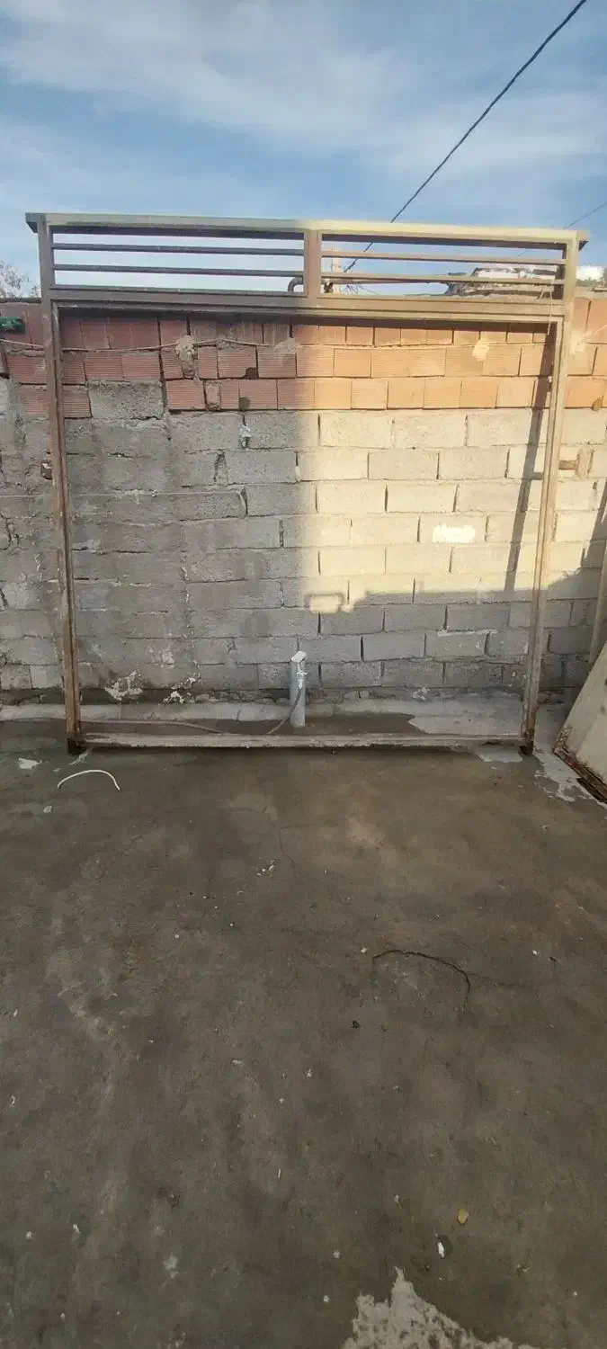 یک درب پارکینگ سه لنگه|مصالح و تجهیزات ساختمان|اردبیل, |دیوار