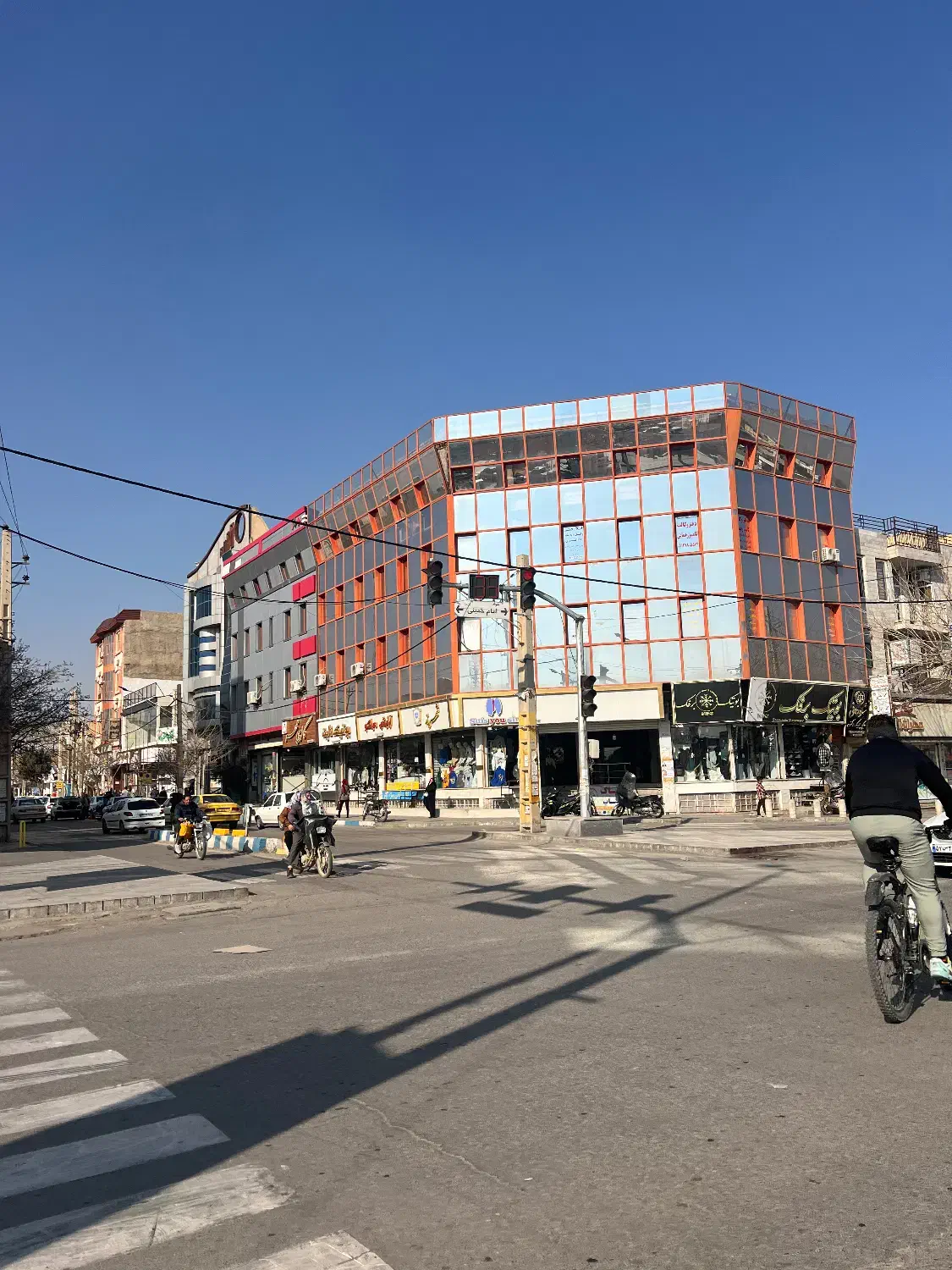 فروش یا معاوضه یک واحد اداری تجاری|فروش دفتر کار، اتاق اداری، مطب|تاکستان, |دیوار