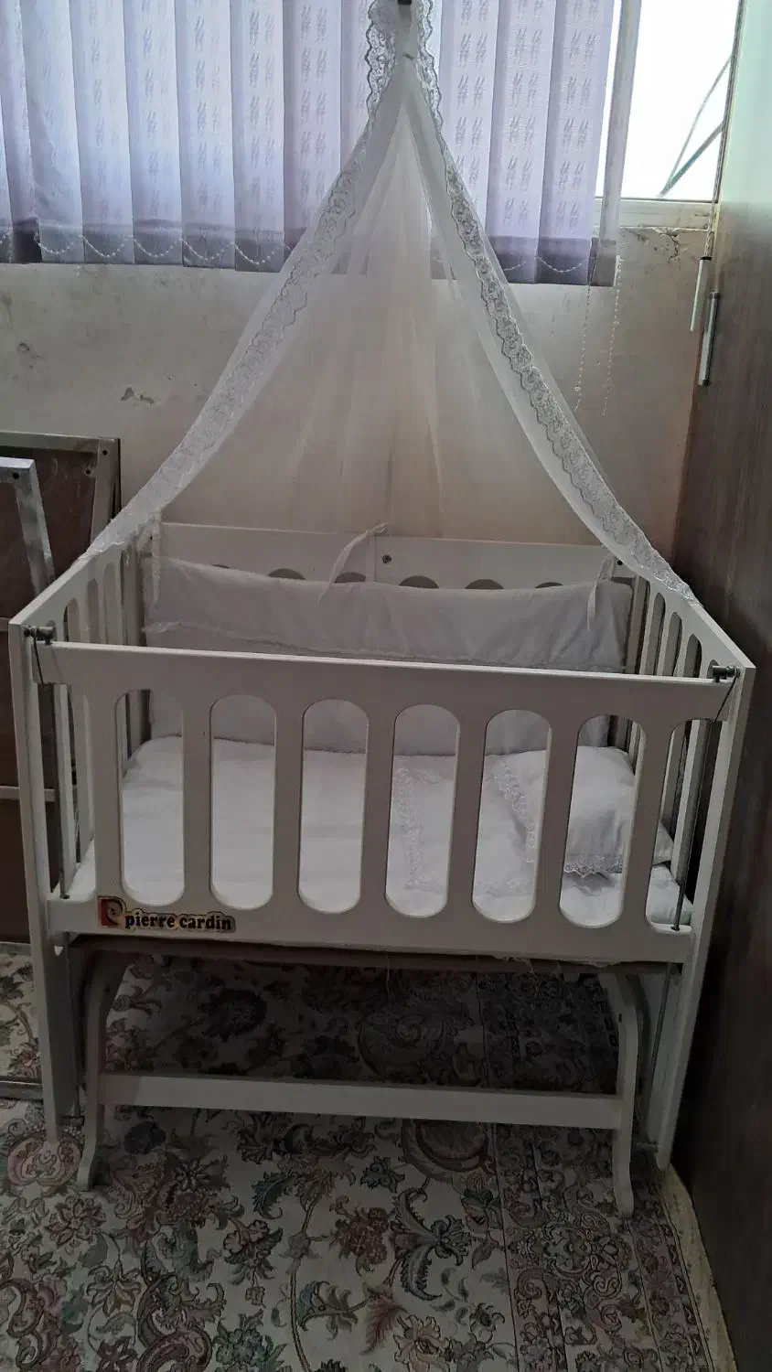 گهواره کودک|تخت و صندلی بچه|سراب, |دیوار