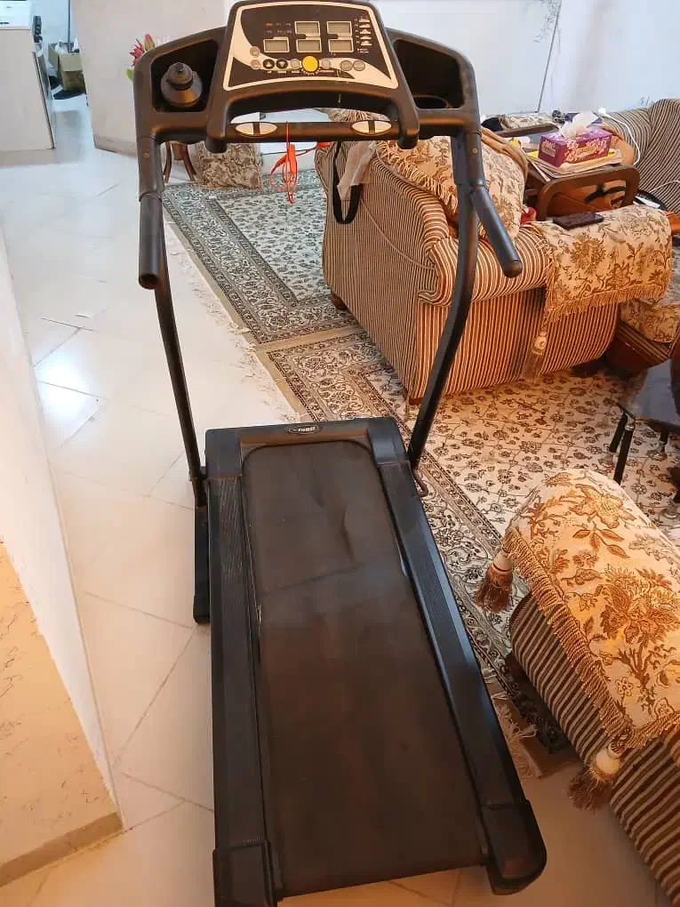 فروش یک دستگاه تردمیل|تجهیزات ورزشی|صدرا-فارس, فاز ۱|دیوار