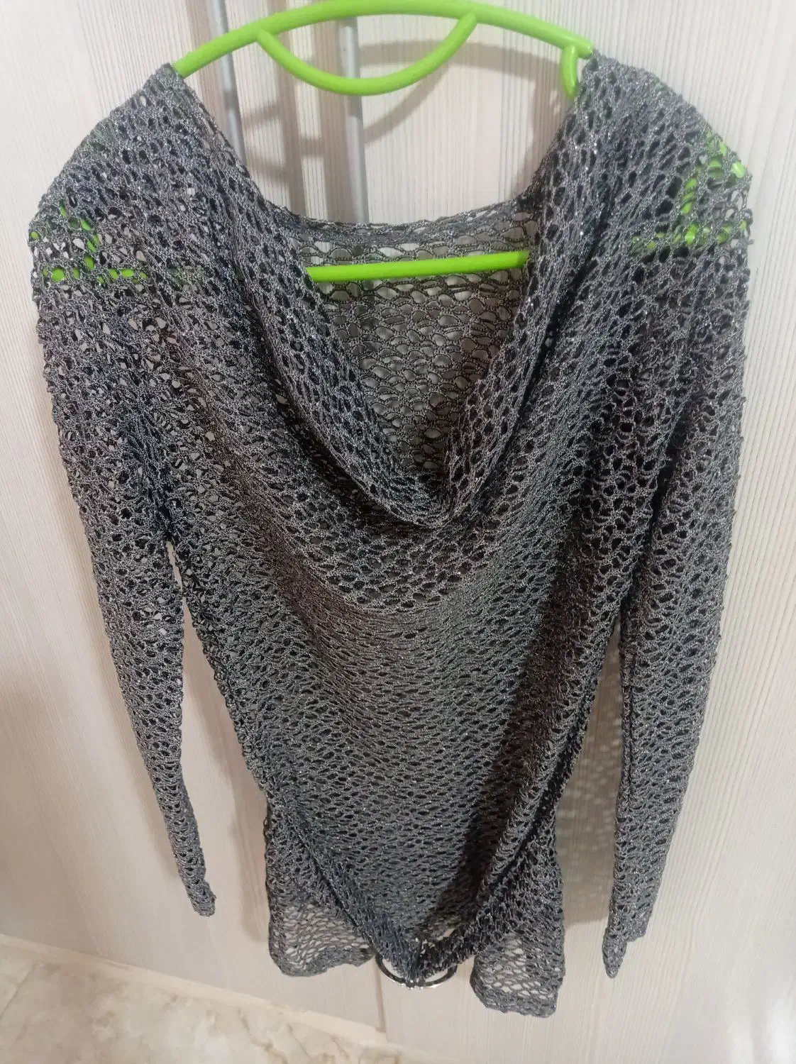 تعدادی لباس|لباس|الوند, |دیوار