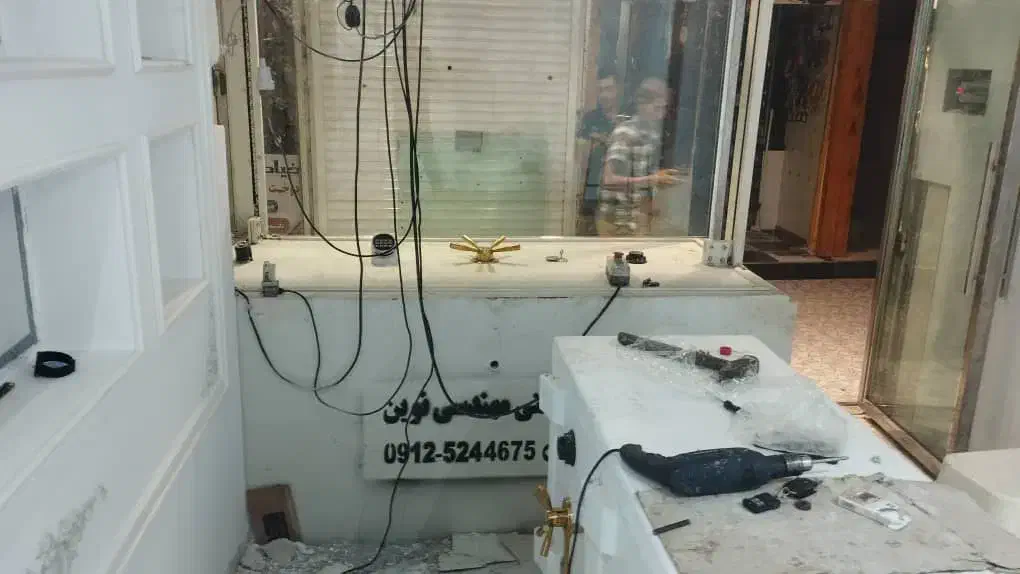 ساخت انواع گاوصندوق اسانسوری طلافروشی|ابزارآلات|ایلام, |دیوار