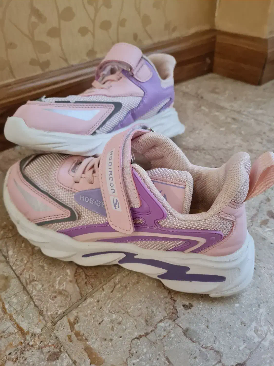 کتونی خارجی  دخترونه|کفش و لباس بچه|گنبد کاووس, |دیوار