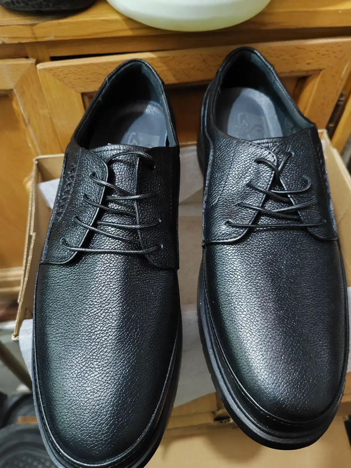 کفش|کیف، کفش، کمربند|هشتگرد, شهرک بعثت|دیوار