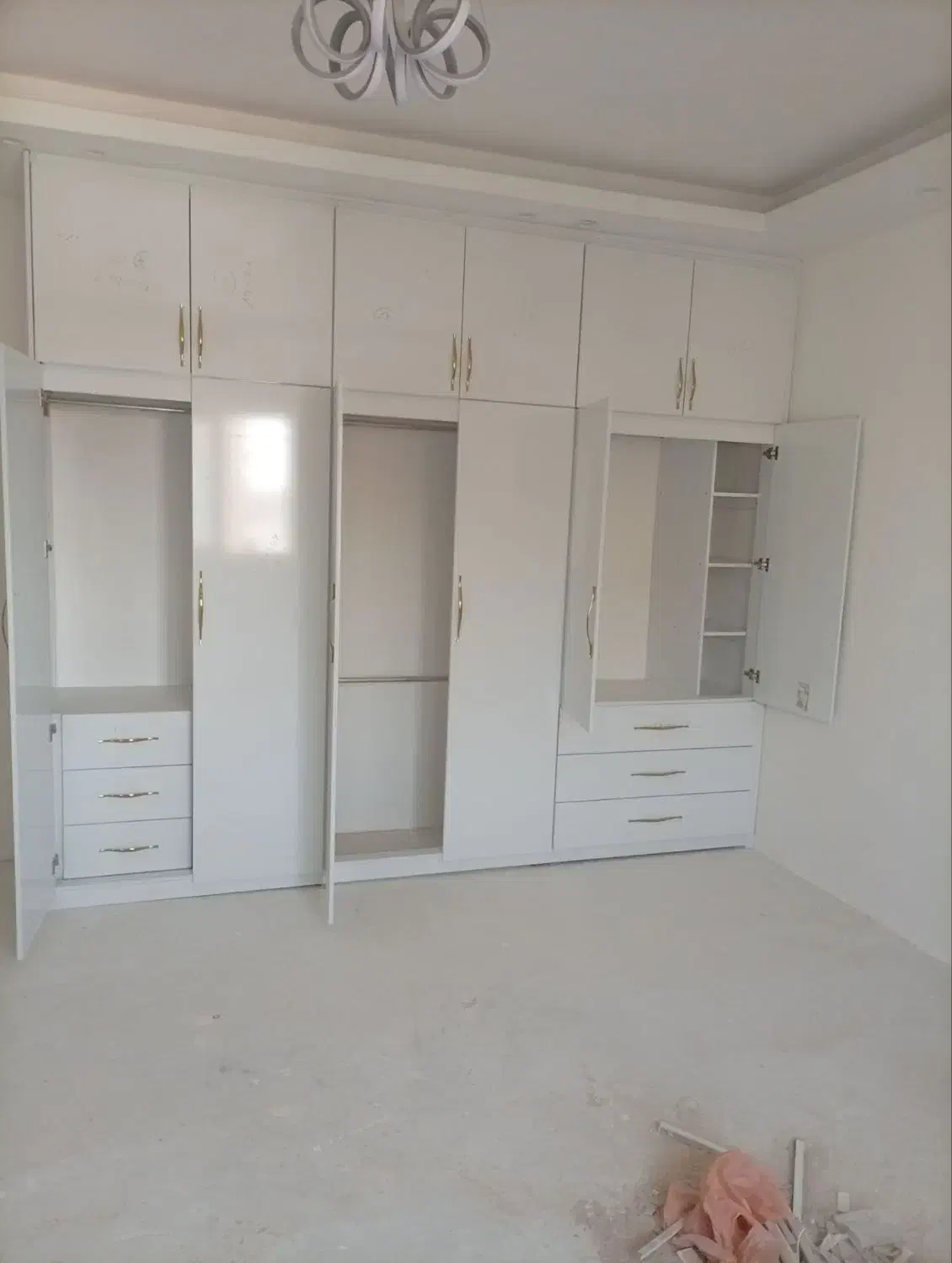 کمددیواری کد هفتادو یک دستگیره طلایی|جاکفشی، کمد، دراور|اردبیل, |دیوار