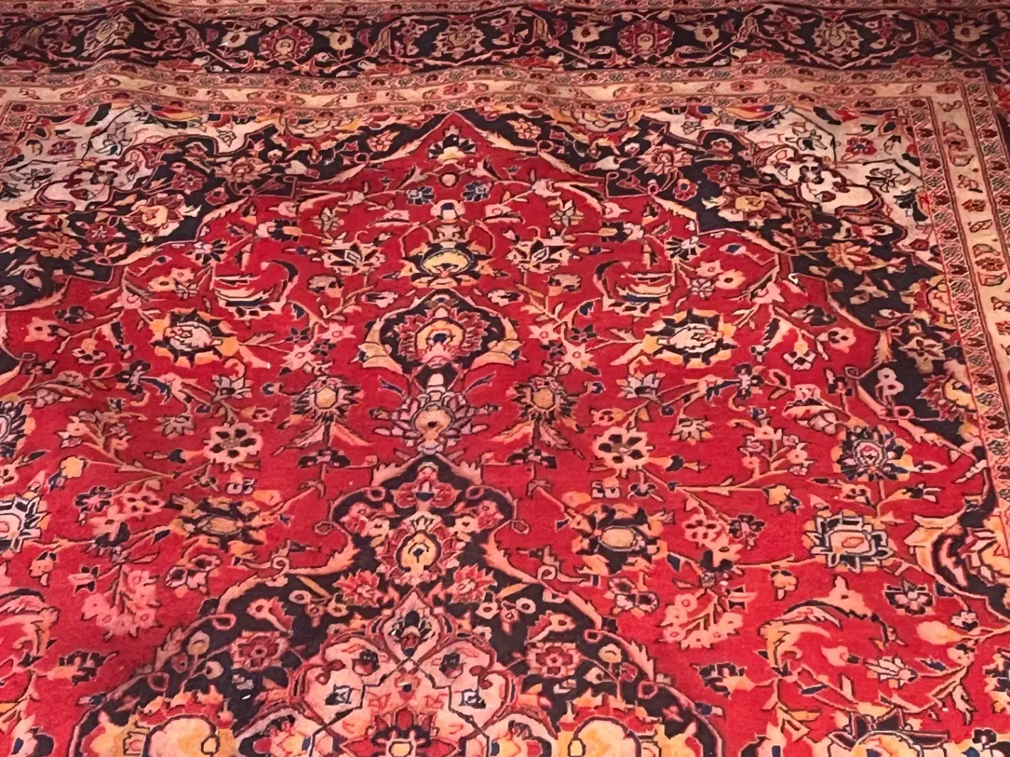 فرش دستباف کهنه|فرش|رباطکریم, رباطکریم|دیوار