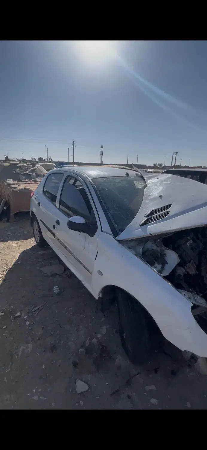 ماشین تصادفی پژو۲۰۶|خودرو سواری و وانت|بروجرد, |دیوار