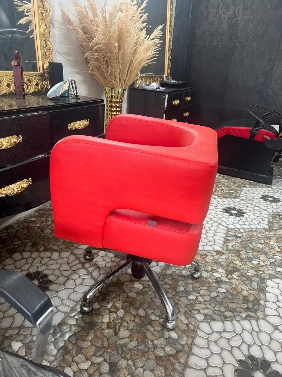 یه عدد سرشور ویه عددصندلی چرخان|آرایشگاه و سالنهای زیبایی|لنگرود, |دیوار