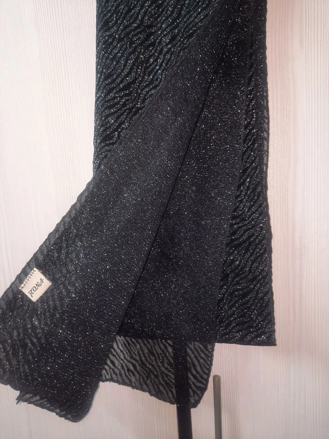 شال مجلسی|لباس|مشهد, کارمندان دوم|دیوار