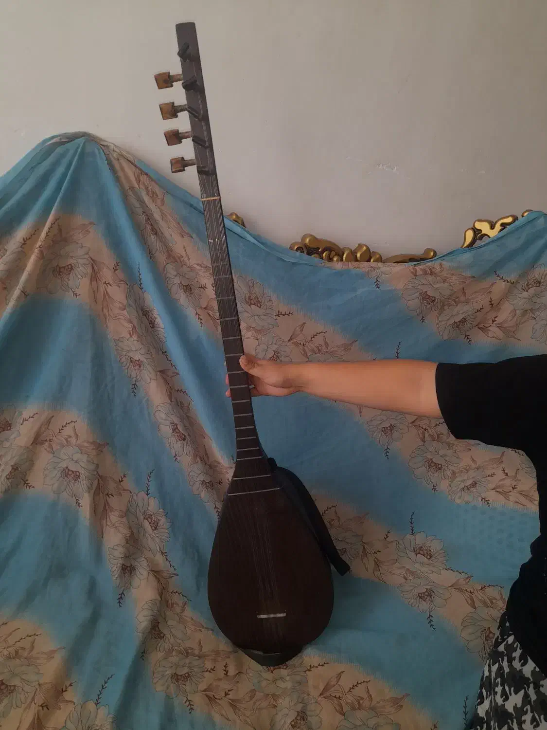 ساز قوپوز|سازهای سنتی|اردبیل, |دیوار