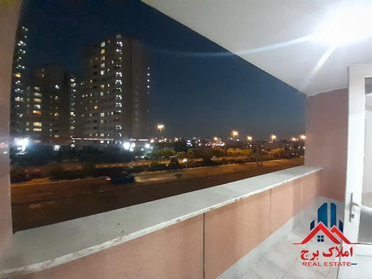 *شهرک چشمه ۱۲۵متر ۲خ ۲تراس ۲انباری طبقه آخر برج*