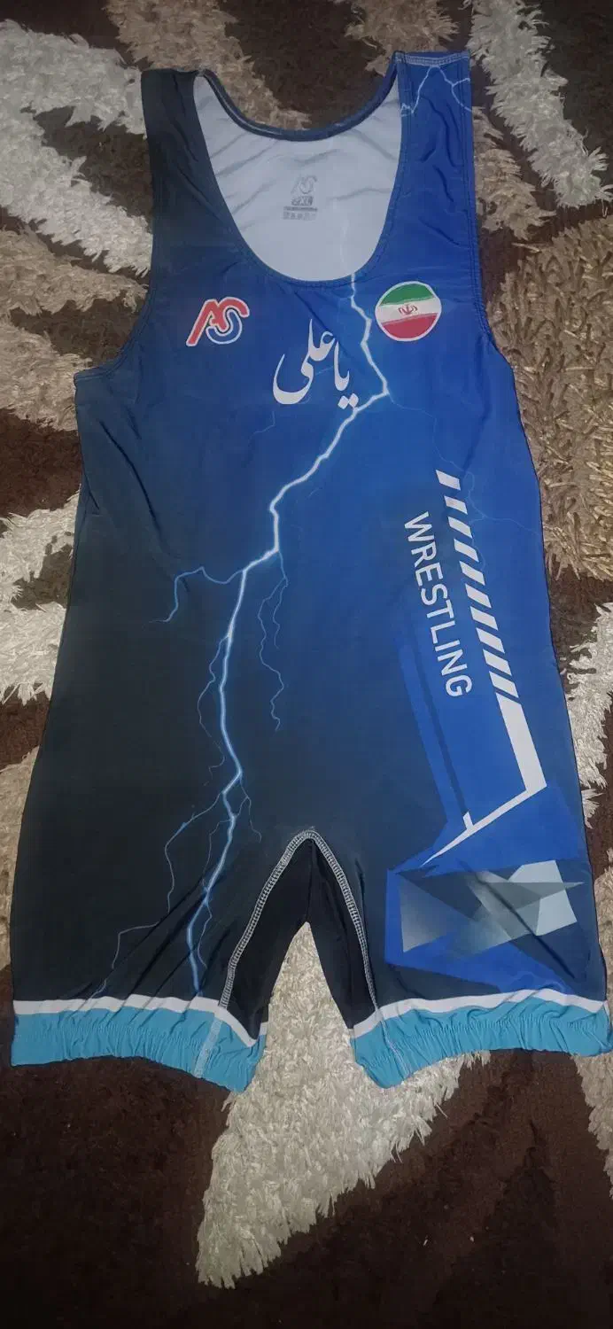 دوبنده کشتی|لباس|قرچک, شهرک طلائیه|دیوار