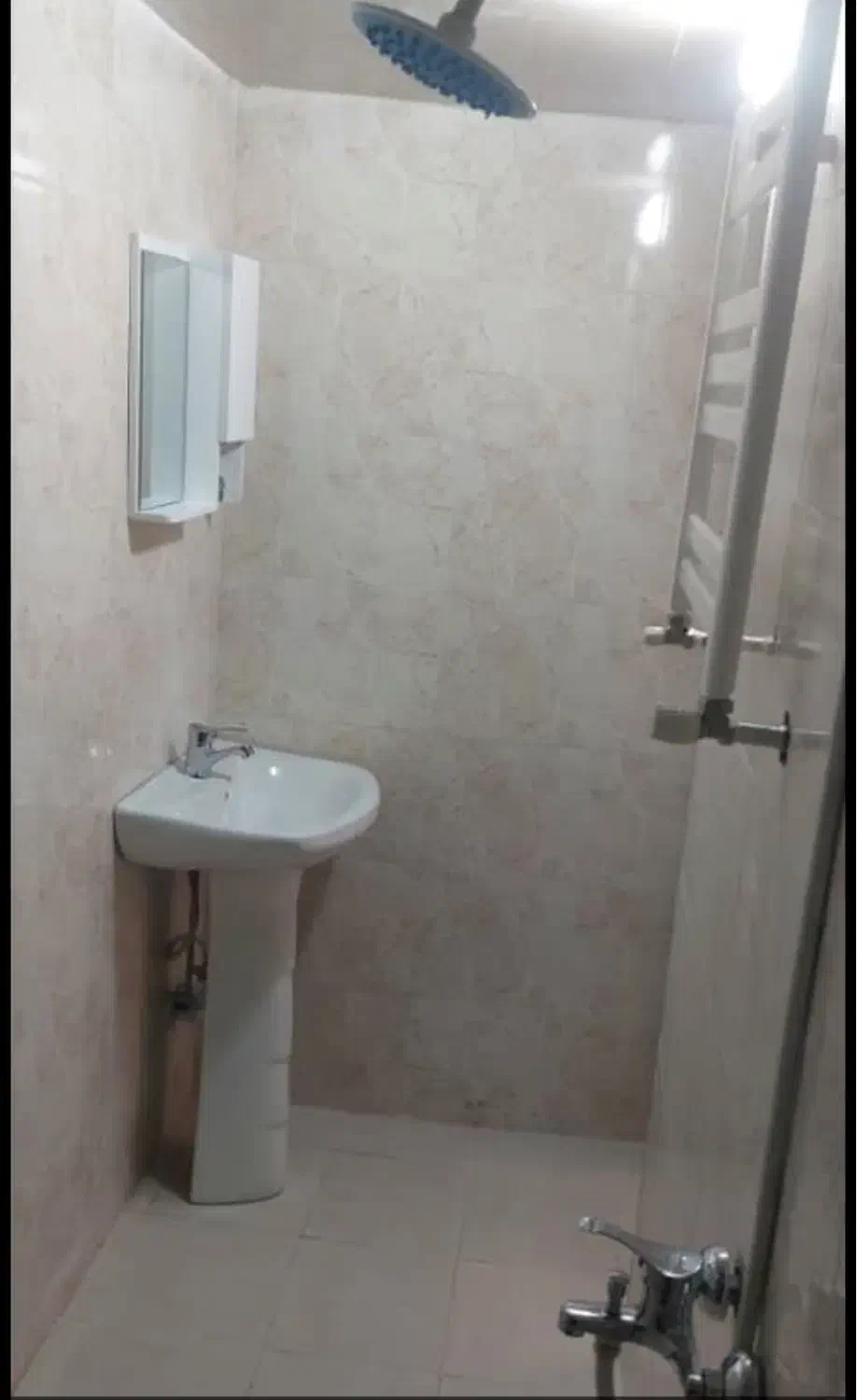 واحد ۶۳ م خ سهراب ۳۵۰ م رهن و ۱۰۰ هزار تومن اجاره|اجارهٔ آپارتمان|سبزوار, بیهق شرقی|دیوار