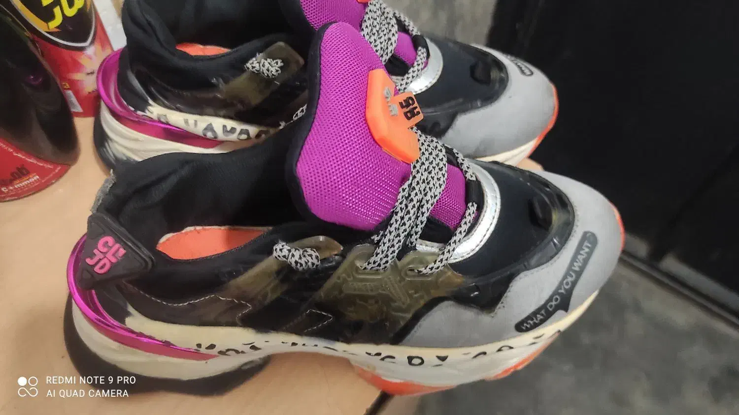 کتونی نو|کیف، کفش، کمربند|رشت, فلسطین|دیوار