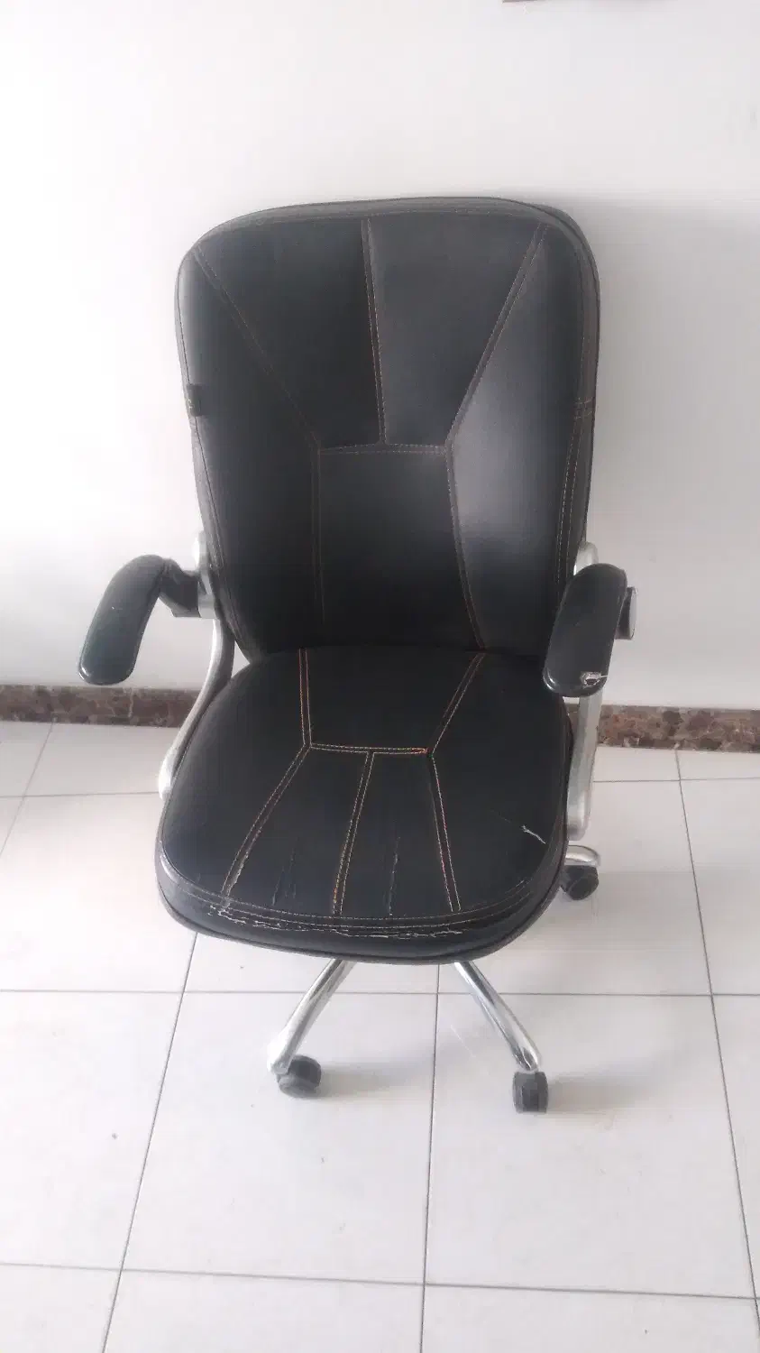 صندلی چرم اداری مشکی|مبلمان اداری|تهران, علم و صنعت|دیوار