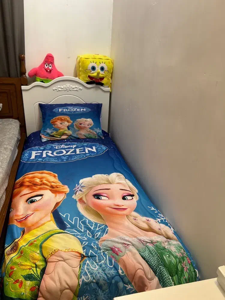 سرویس چوب شامل تخت و کمد ویترین|تخت و سرویس خواب|نیشابور, بنیاد شهید|دیوار