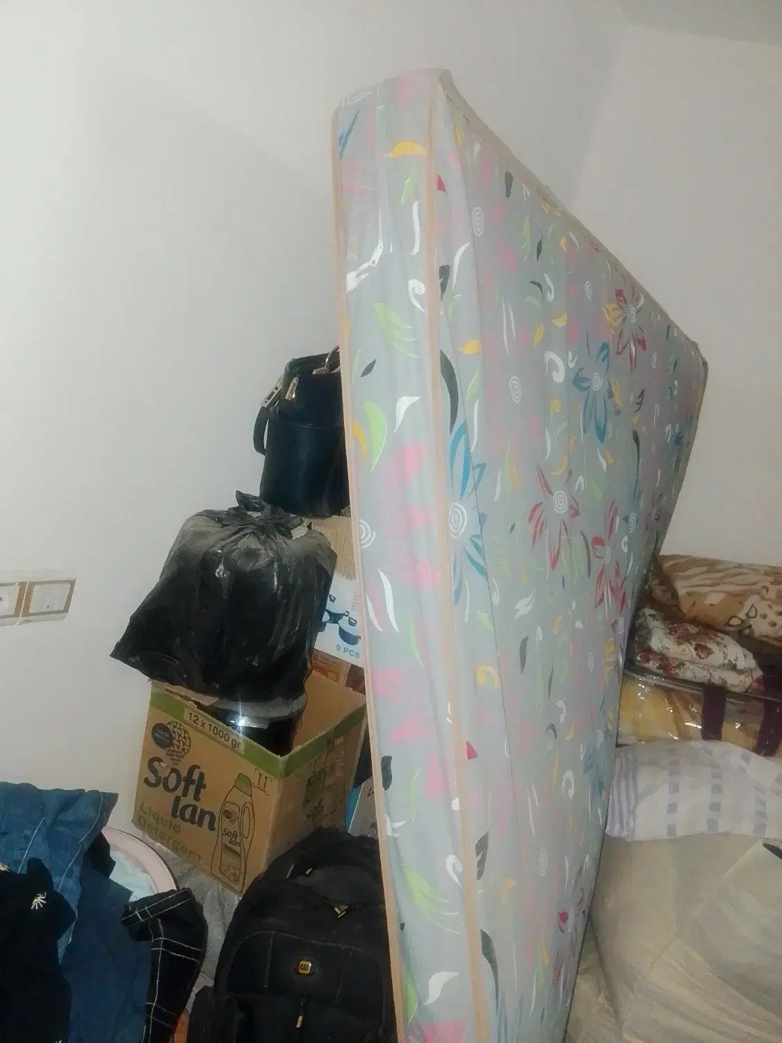 تعدادی وسایل|تلفن رومیزی|تربتحیدریه, اندیشه|دیوار