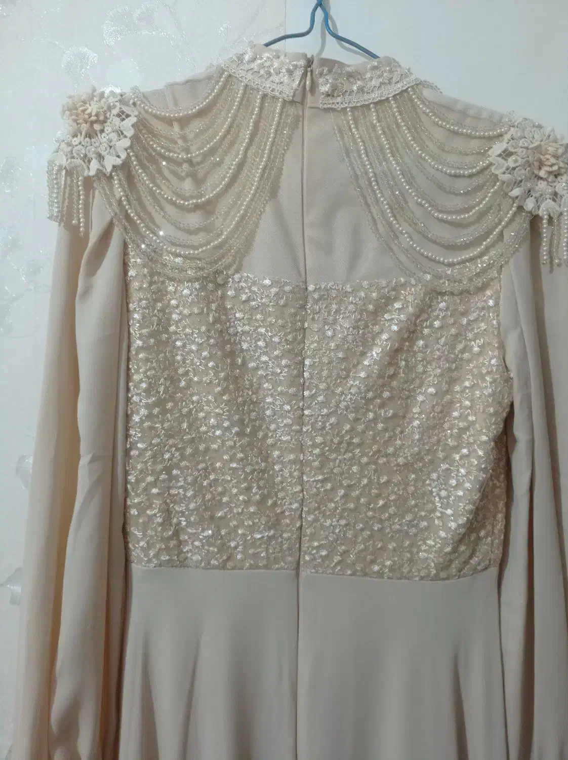 پیراهن کرمی مجلسی|لباس|رشت, کوی مهر|دیوار