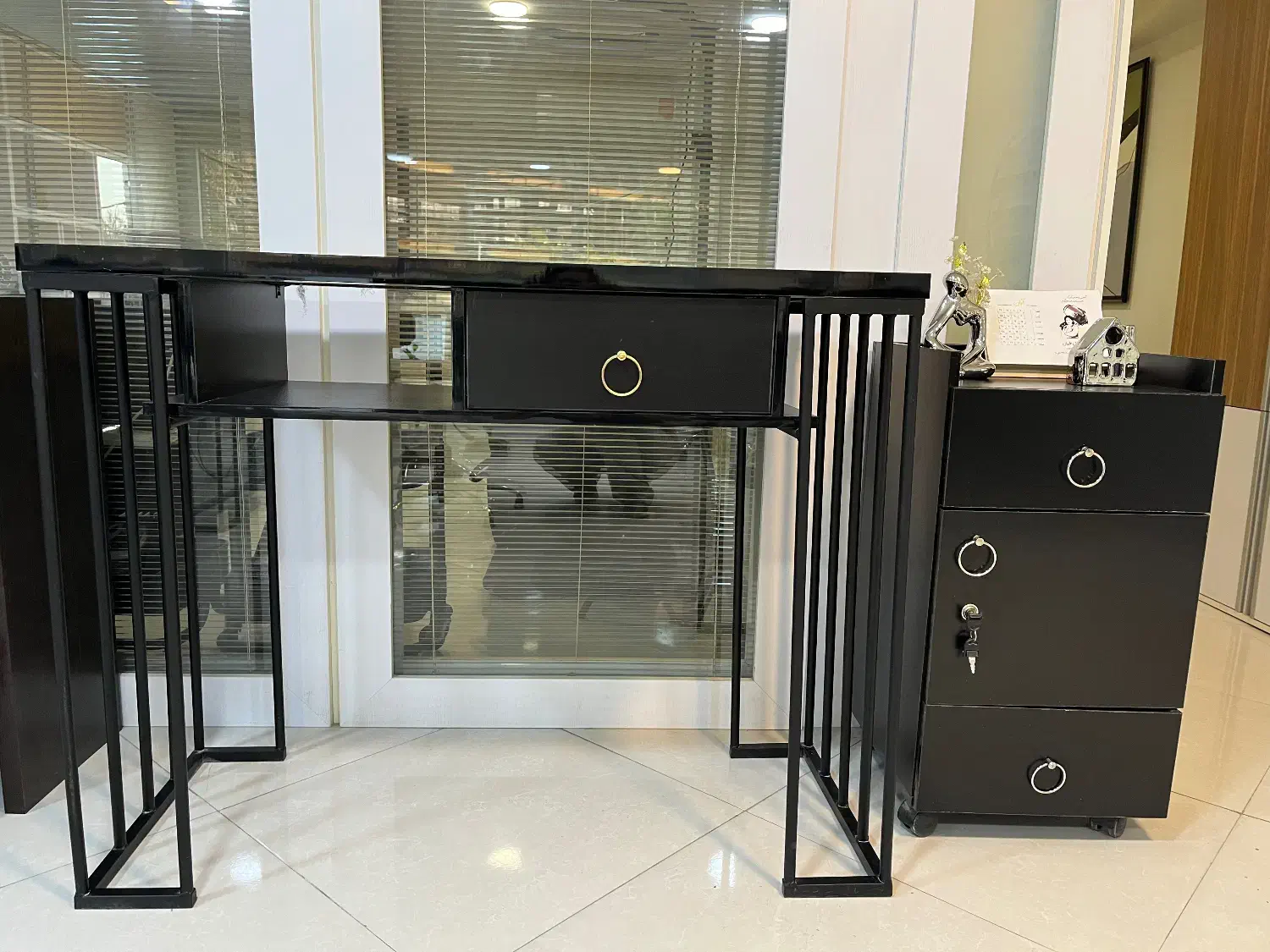 میز ناخن|آرایشگاه و سالن‌های زیبایی|تهران, دریا|دیوار