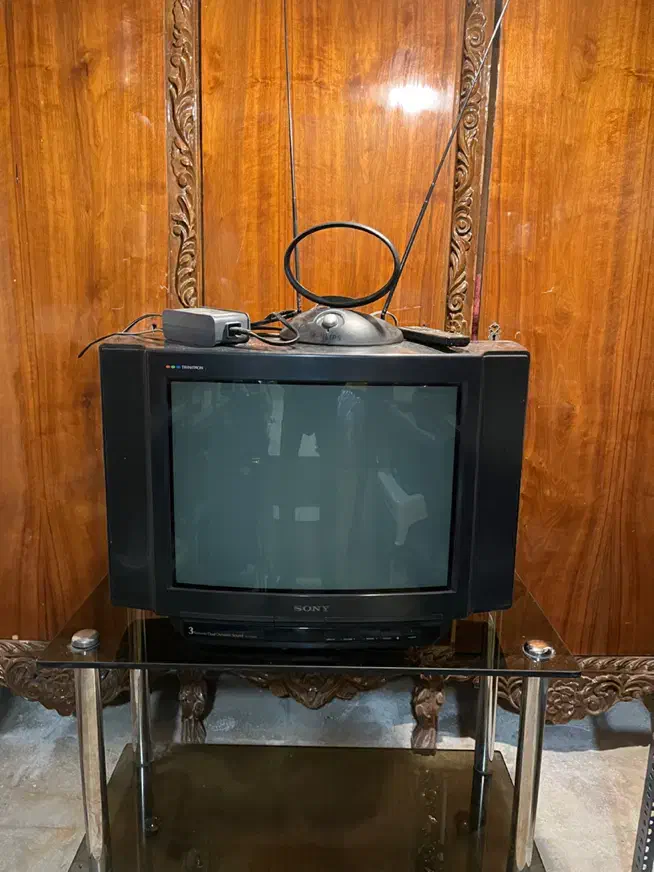 تلویزیون ۲۱ اینچ سونی با آنتن برقی فیلیپس|تلویزیون و پروژکتور|تهران, ولنجک|دیوار