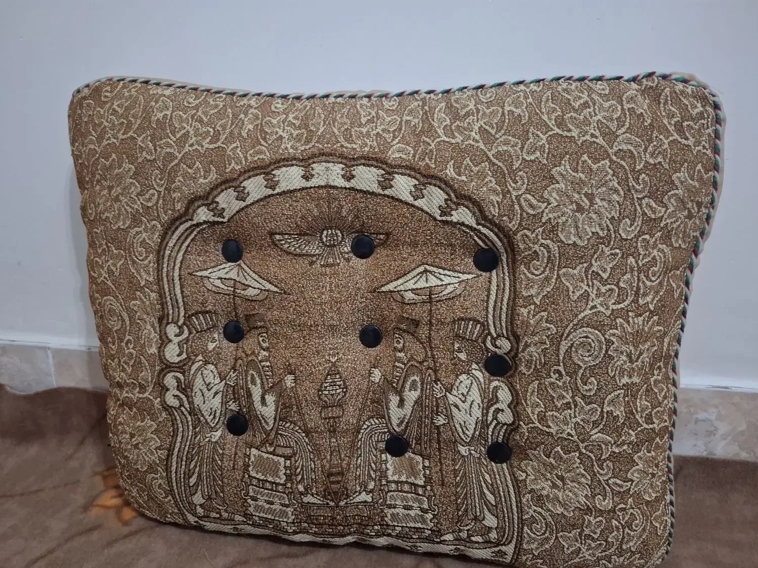 پشتی.چهار عدد|پشتی|لردگان, |دیوار