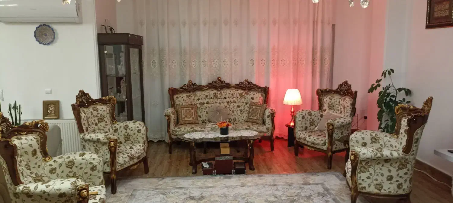 مبل استیل با چوب گردو تمیز در حد نو ۷ نفره|مبلمان خانگی و میز عسلی|رامسر, |دیوار