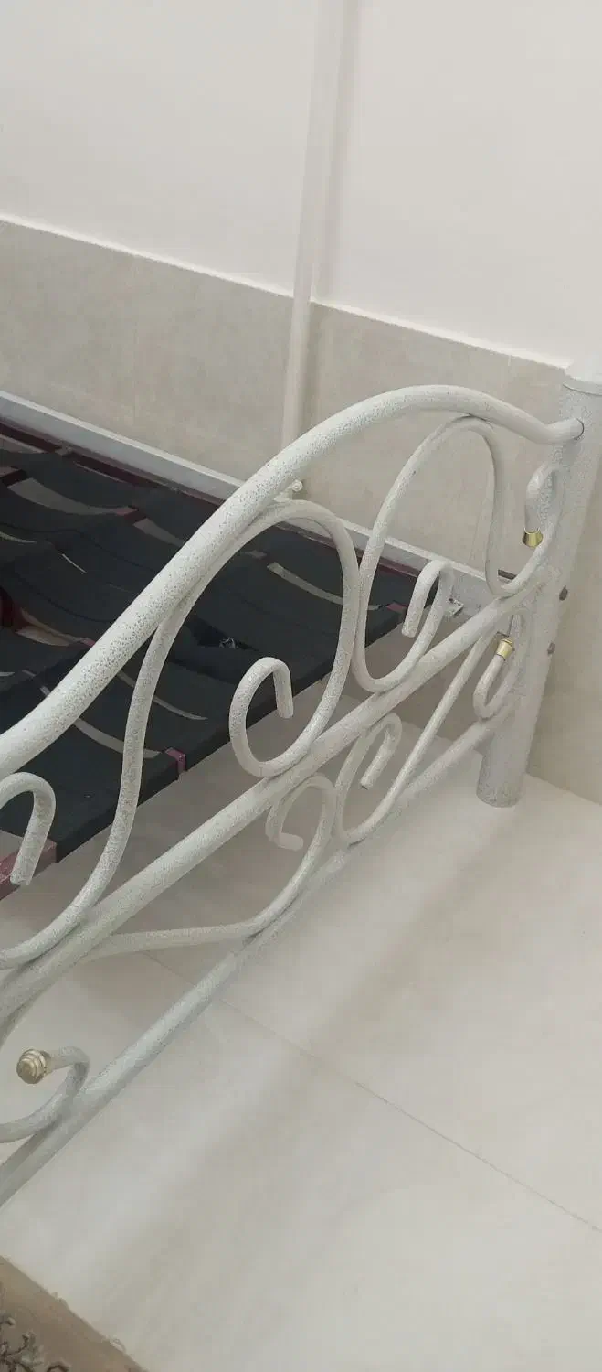 تخت جوان کاملا سالم|تخت و سرویس خواب|زنجان, |دیوار