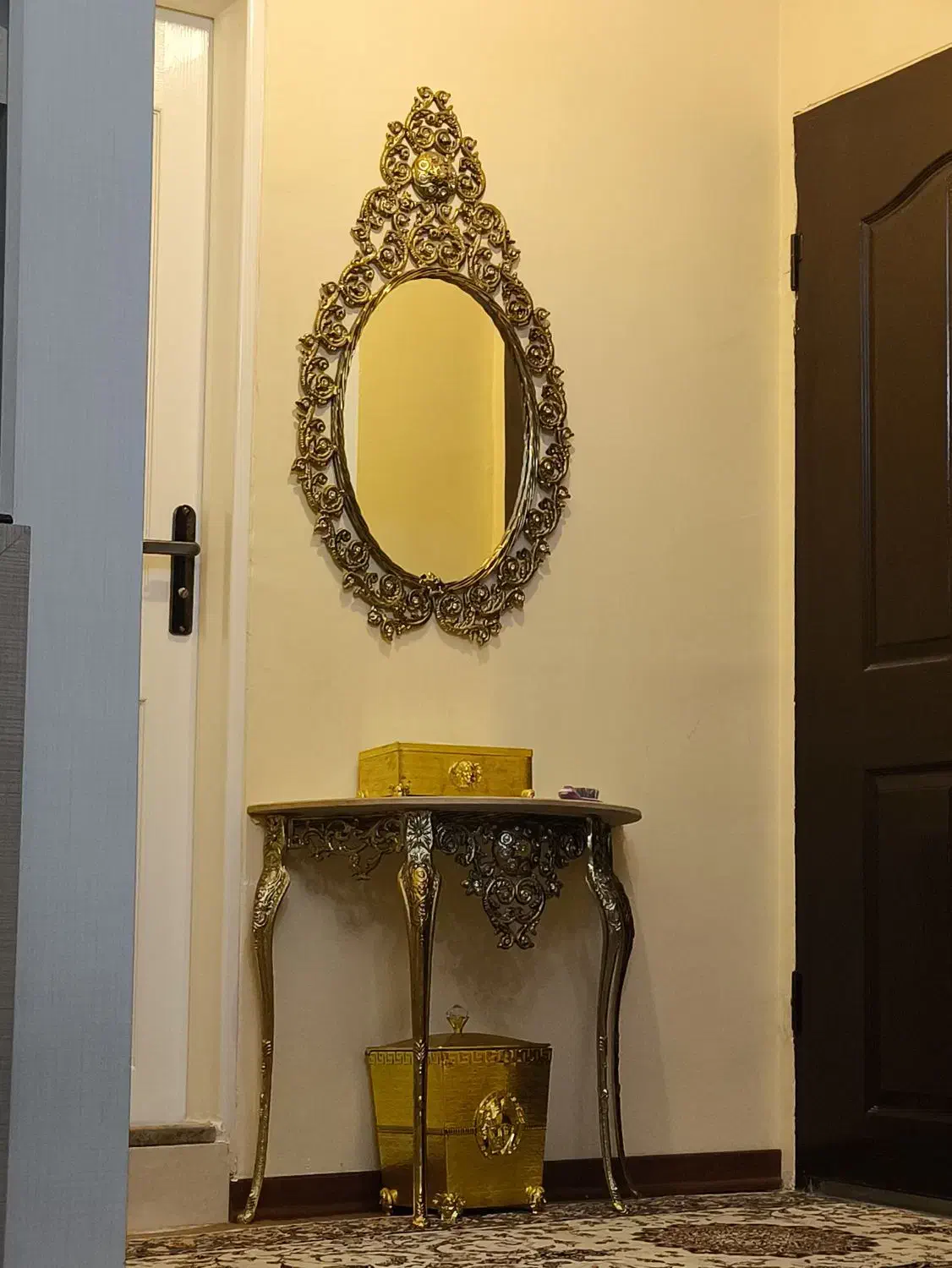 اینه برنزی|آینه|سهند, |دیوار