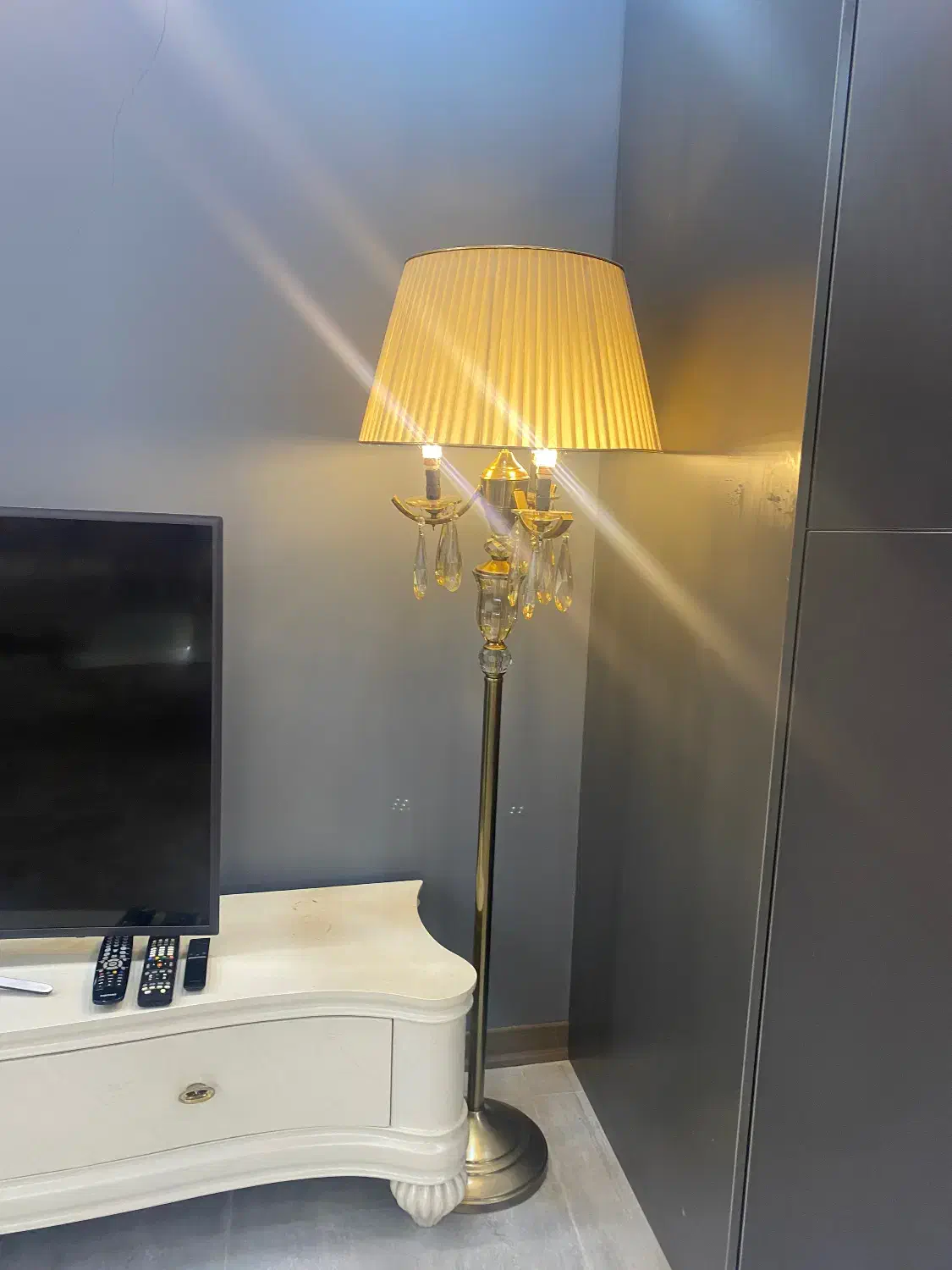 آباژور|چراغ خواب و آباژور|تهران, نیروی هوایی (پیروزی)|دیوار