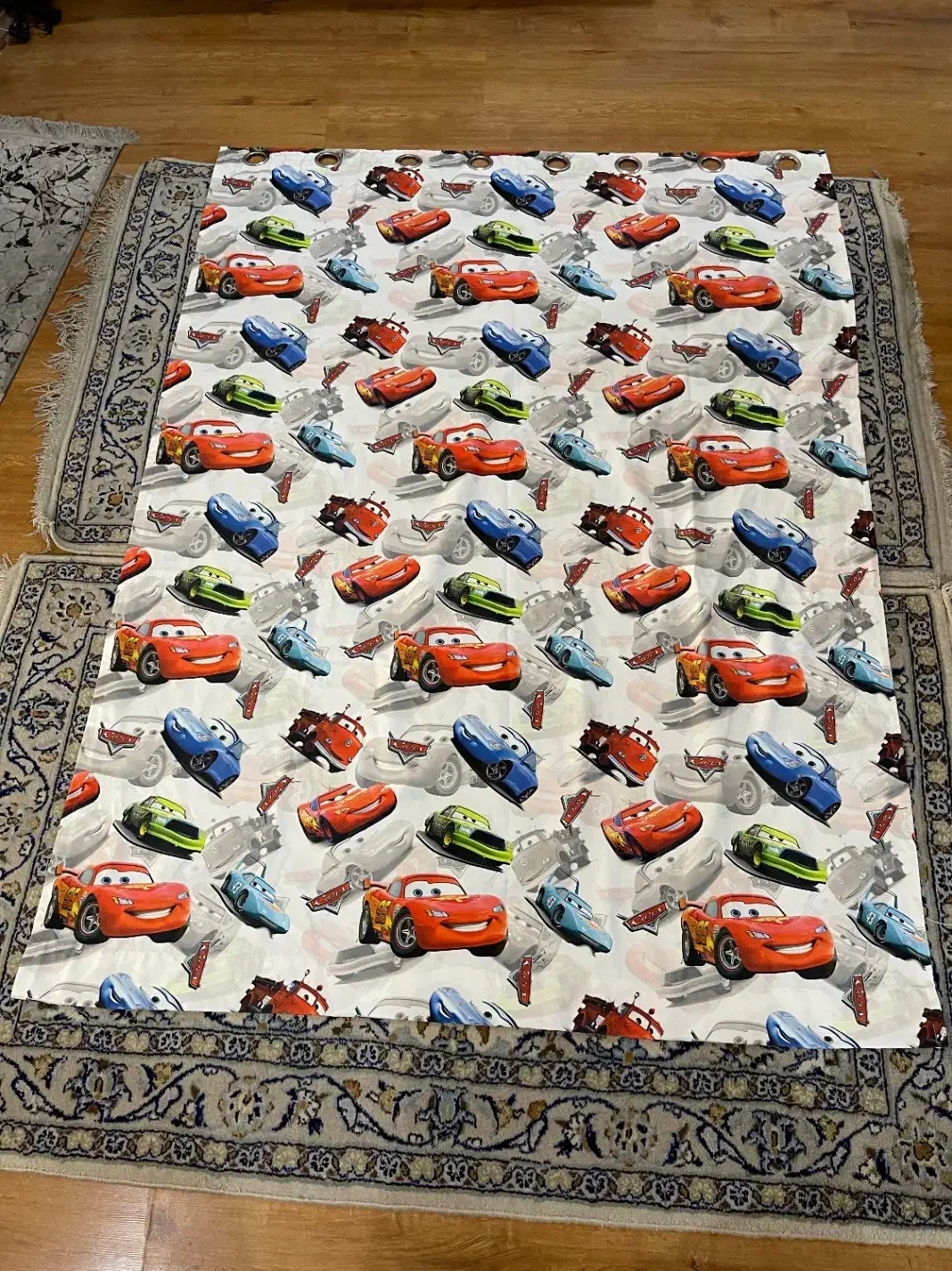 پرده مک کویین  و رو بالشتی|پرده، رانر، رومیزی|تهران, نارمک جنوبی|دیوار