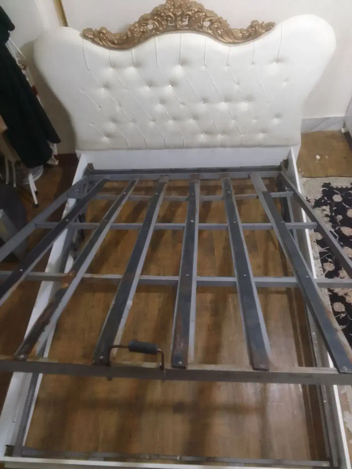 تختخواب دونفره|تشک تختخواب|مشکیندشت, |دیوار