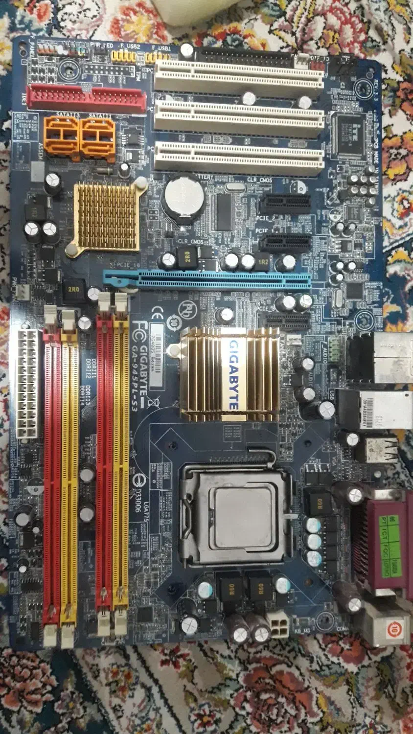 مادربرد گیگابایت ddr2 و گرافیک ۱ گیگ|قطعات و لوازم جانبی رایانه|مشهد, خواجه ربیع|دیوار
