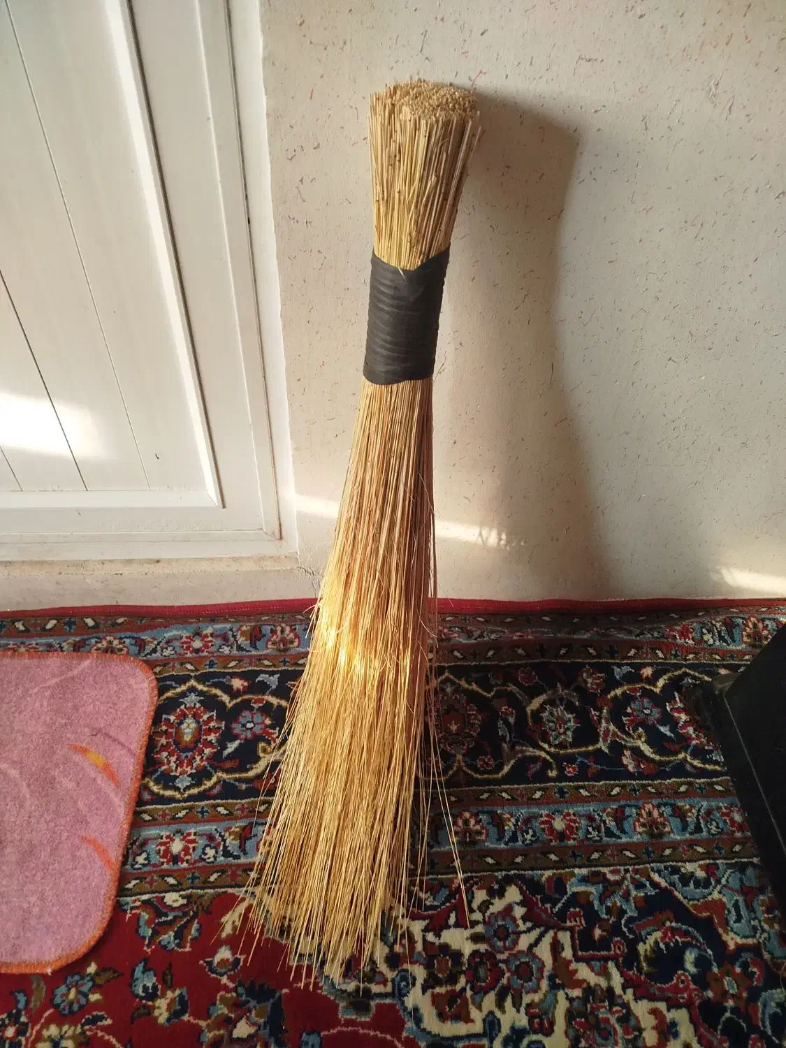 جارو بومی فریدن|لوازم نظافت|فولادشهر, B5|دیوار