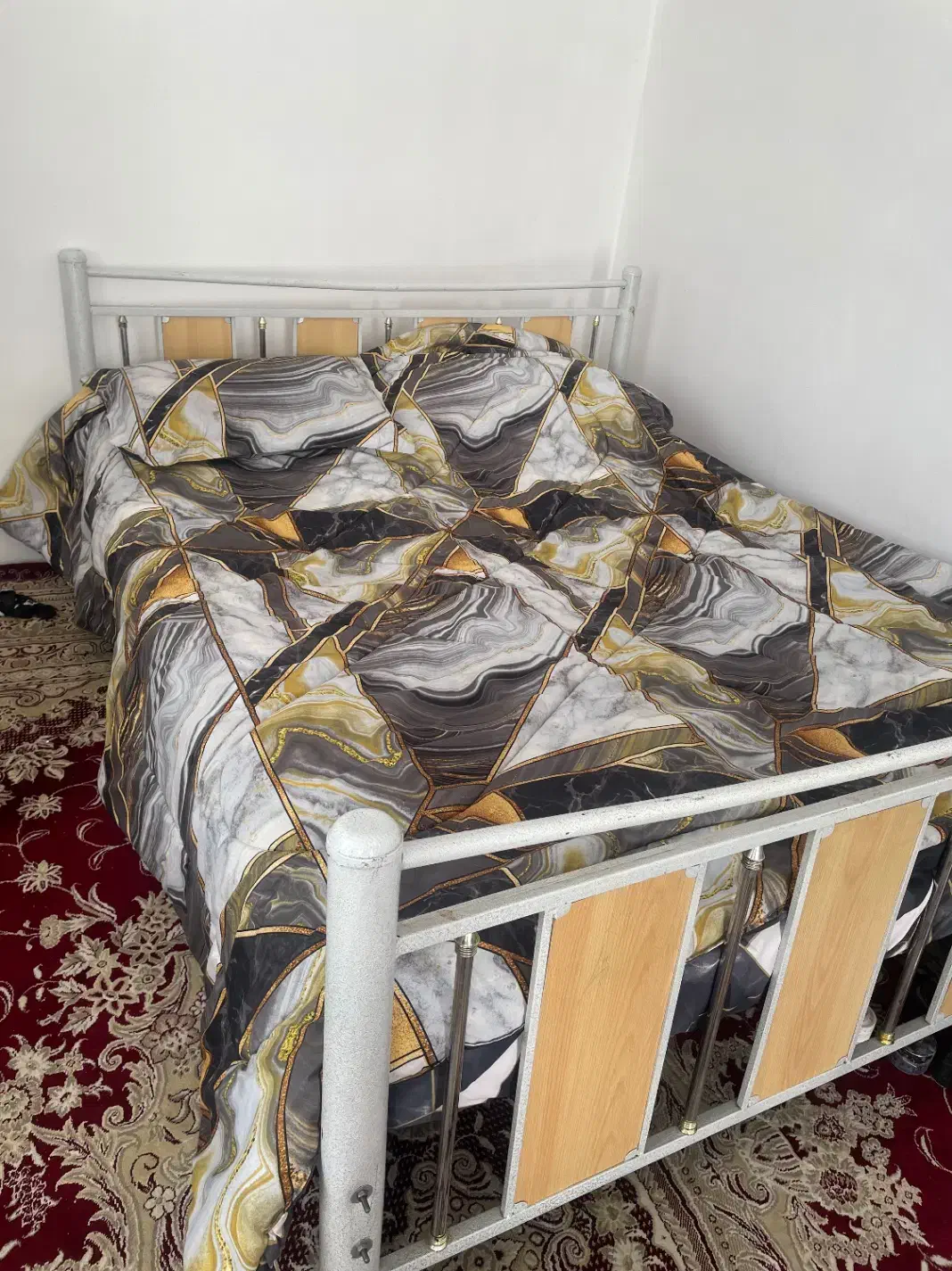 تخت خواب دونفره فلزی|تخت و سرویس خواب|تربتحیدریه, میدان مرکزی|دیوار