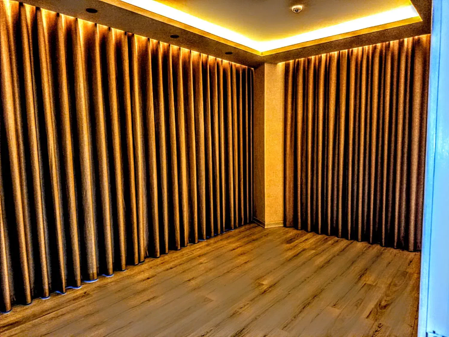 پرده.زبرا شید سان اسکرین و اجرای دکوراسیون داخلی|پرده، رانر، رومیزی|کیش, |دیوار