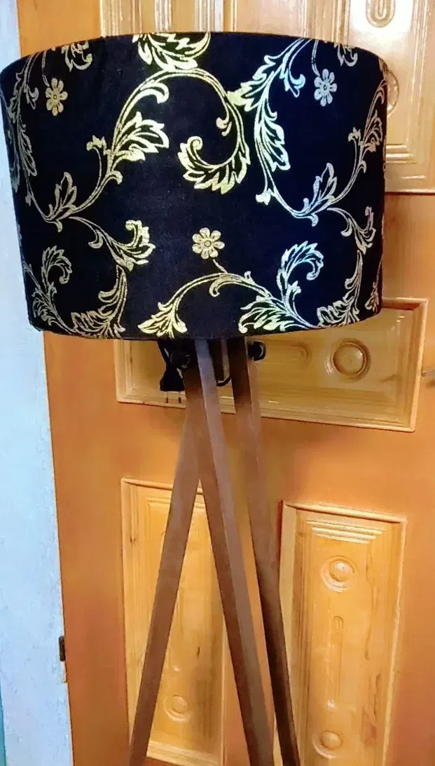 آباژور ایستاده بسیار شیک|چراغ خواب و آباژور|ورامین, ورامین|دیوار