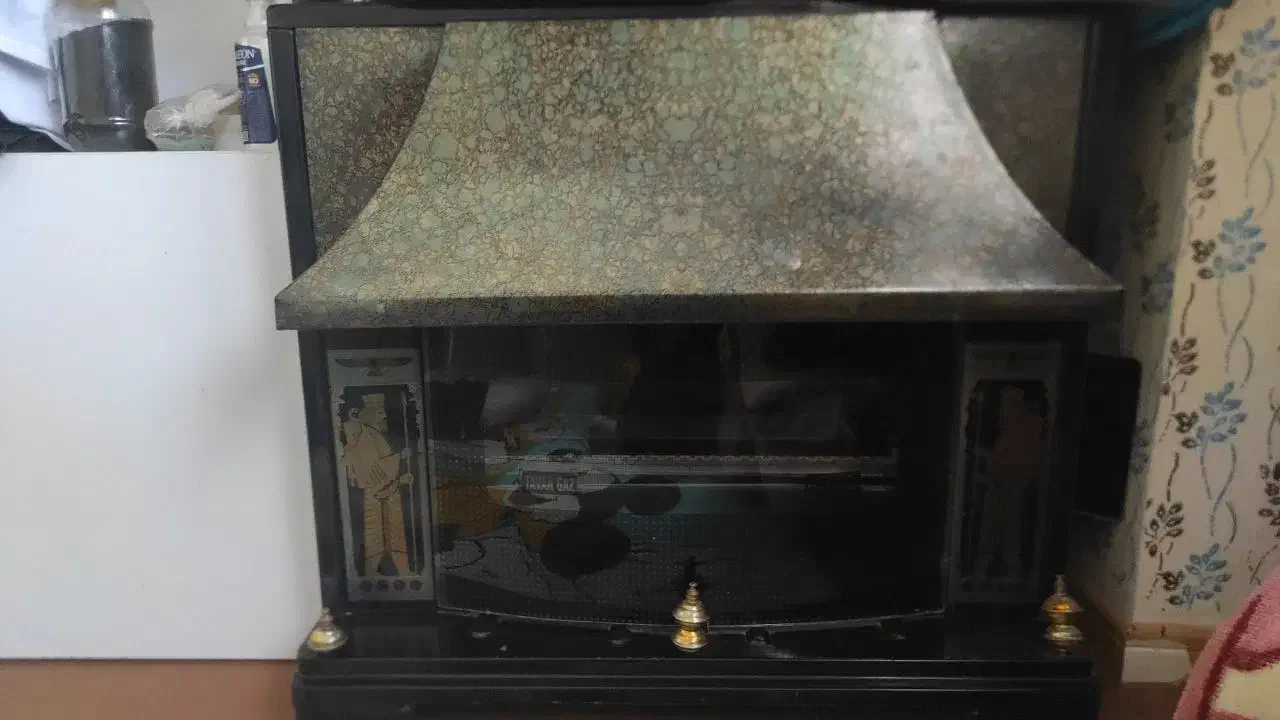 بخاری سالم در حد به علت کمبود جا قیمت چهار نیم|بخاری، هیتر، شومینه|اشتهارد, |دیوار