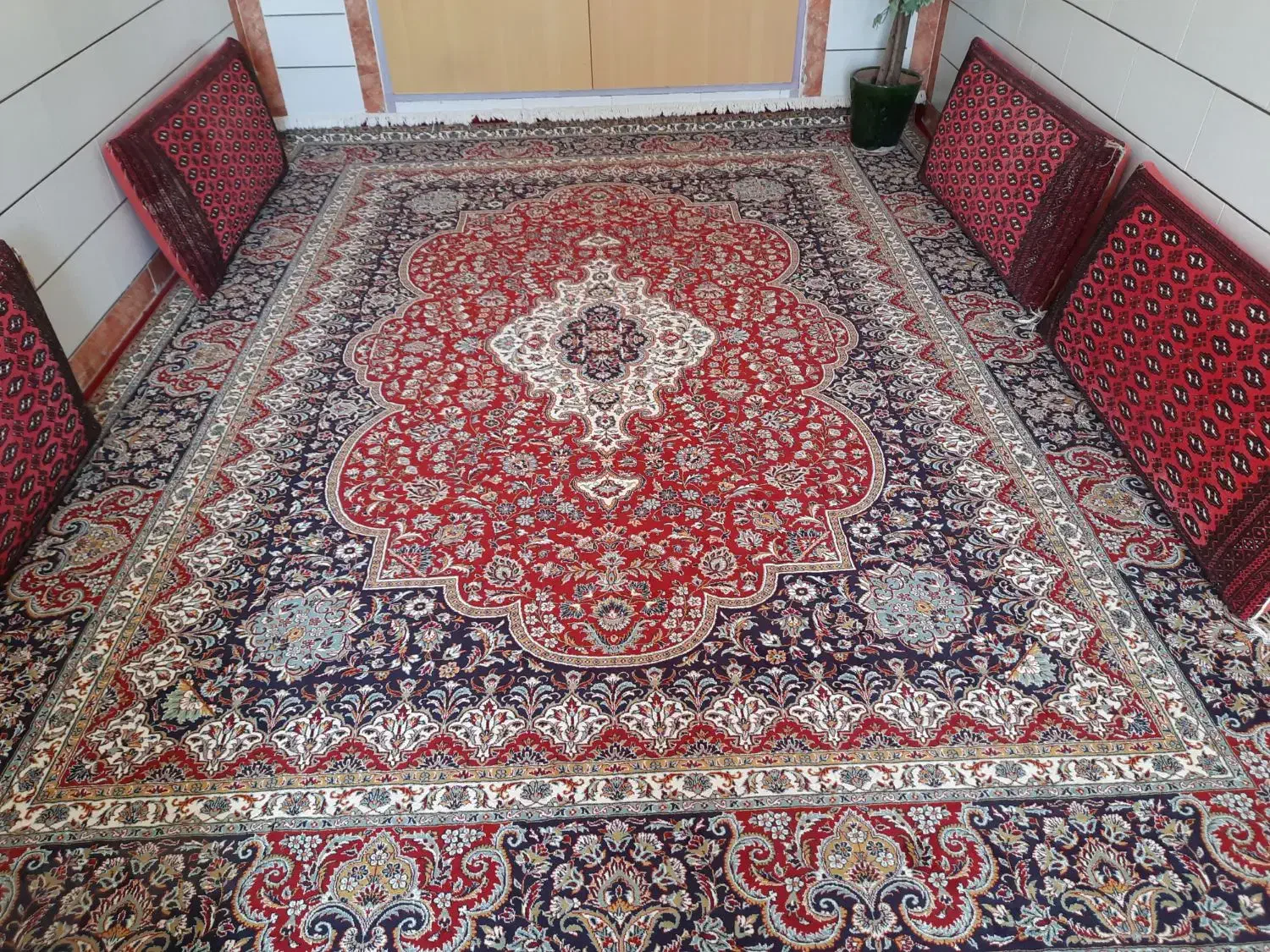 دوتخته فرش دوازه متری سالم ۵۰۰شانه تخفیف دارد|فرش|گرمسار, |دیوار