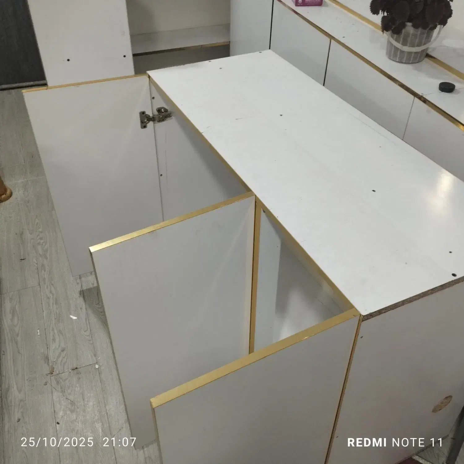 کابینت نوپان یا ام دی آف|جاکفشی، کمد، دراور|اندیشه, اندیشه فاز ۱|دیوار