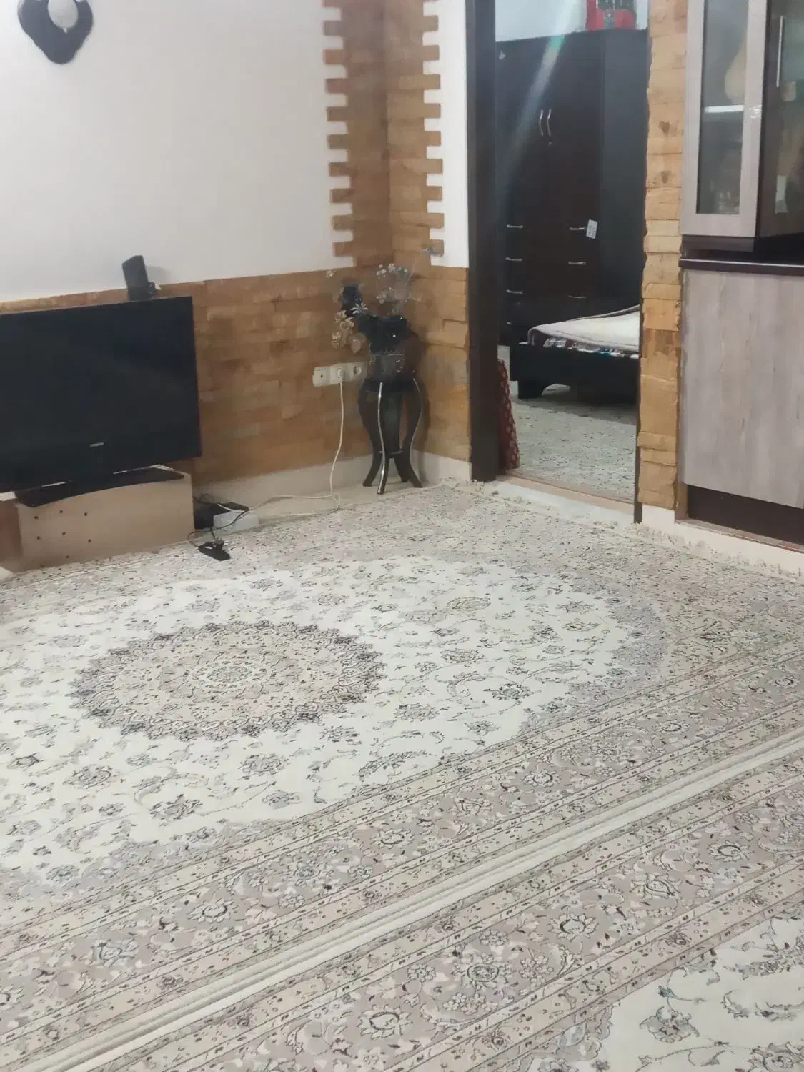 سوئیت آپارتمان|اجارهٔ کوتاهمدت آپارتمان و سوئیت|کاشان, باغچه فیض|دیوار